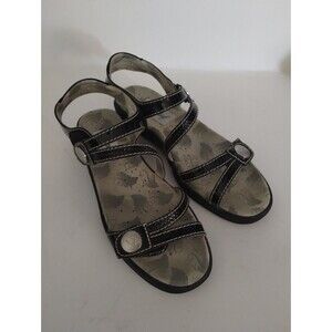 Greenleaf Women's Gold Sandals SZ 9 Leather